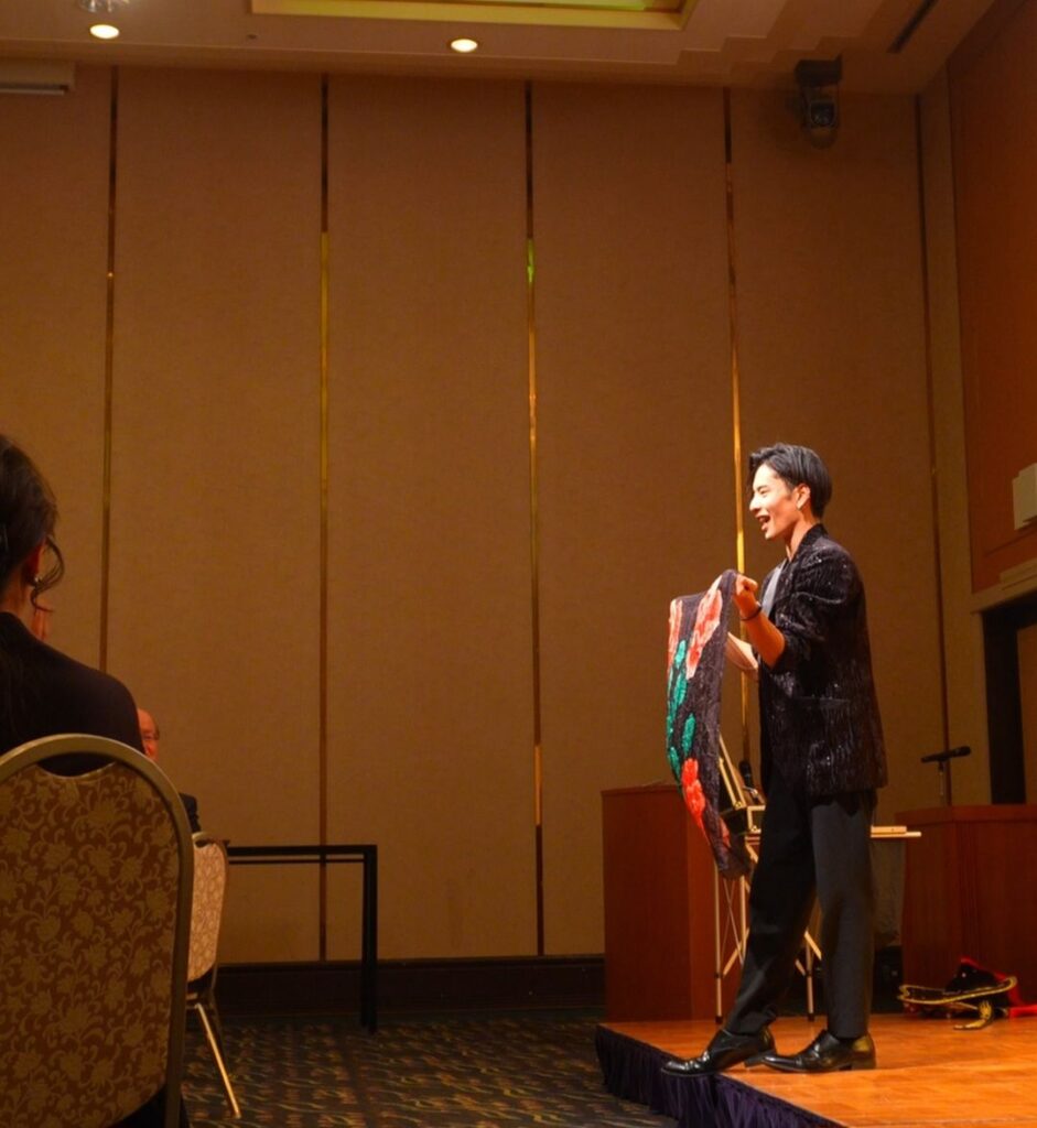 変面マジシャン