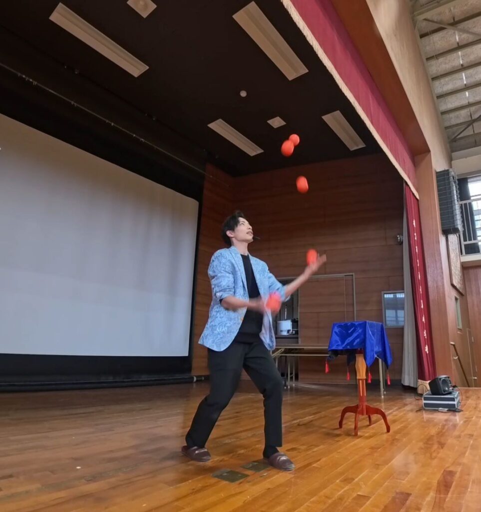 枚方小学校マジシャン