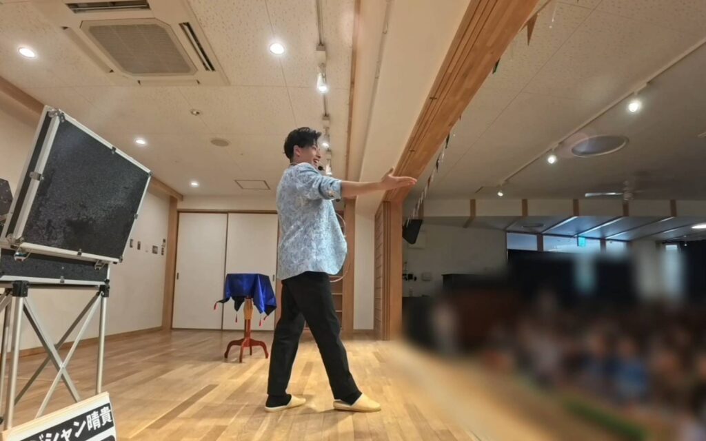 幼稚園マジシャン