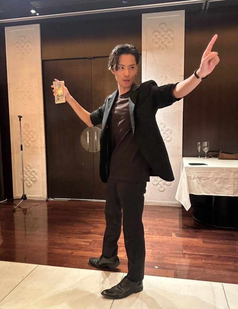 梅田マジシャン