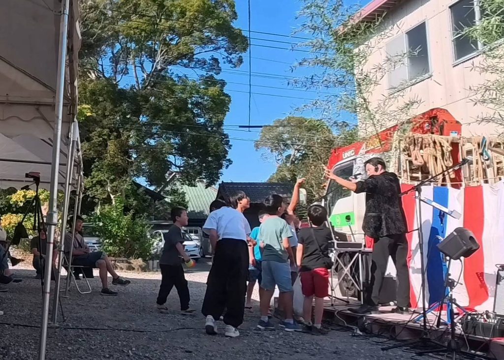 秋祭りマジシャン